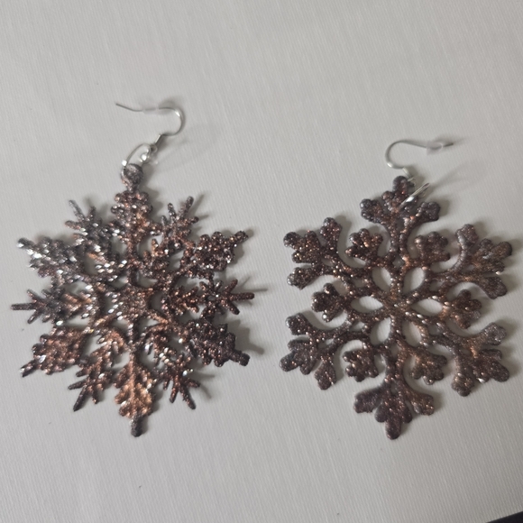 HANDCRAFTED Snowflake Pierced Earrings HANDPAINTED Holiday Jewelry Accessories - Picture 3 of 17